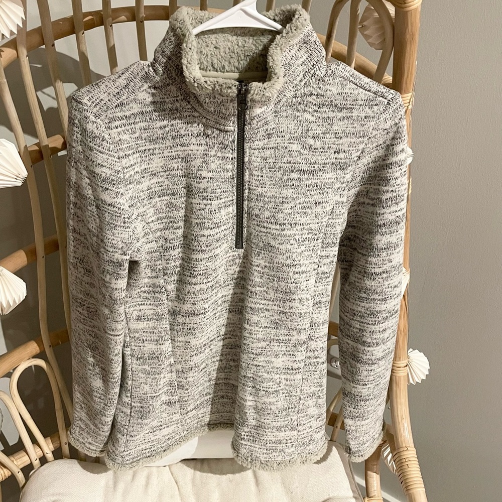 Pullover sweater